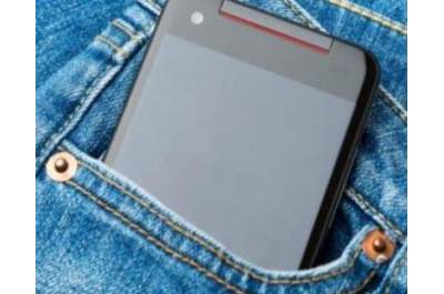 Κίνδυνος:Μην βάζετε το κινητό στην τσέπη!!